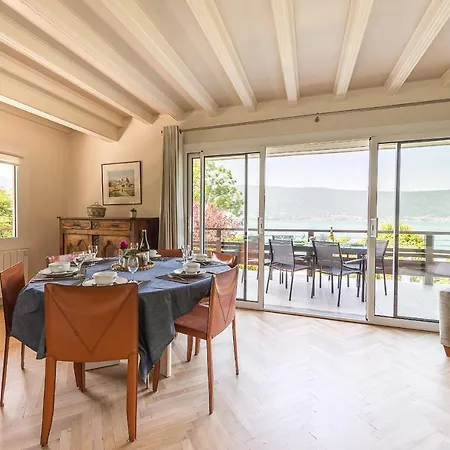 De Charme: Lakefront Retreat With Private Pontoon Veyrier-du-Lac