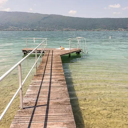 Holiday home De Charme: Lakefront Retreat With Private Pontoon Veyrier-du-Lac