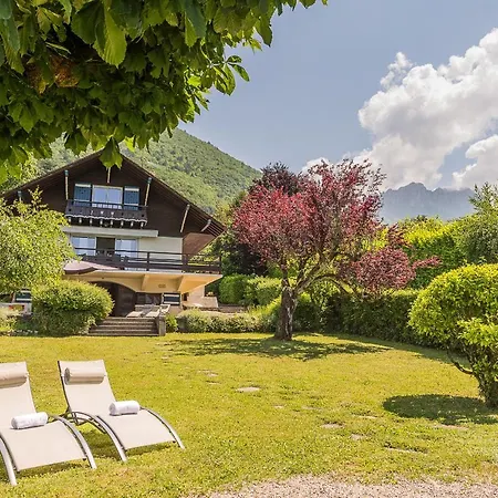 De Charme: Lakefront Retreat With Private Pontoon Veyrier-du-Lac