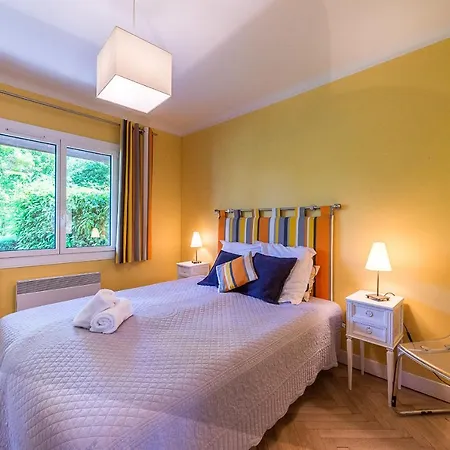 Casa de Férias De Charme Avec Ponton Prive Et Acces Direct Au Lac, 4ch 8 Pers, Exclusivite Lla Selections By Location Annecy Veyrier-du-Lac