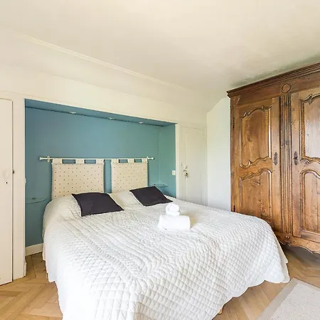 De Charme: Lakefront Retreat With Private Pontoon Veyrier-du-Lac