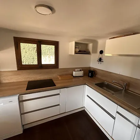De Charme: Lakefront Retreat With Private Pontoon Holiday home Veyrier-du-Lac