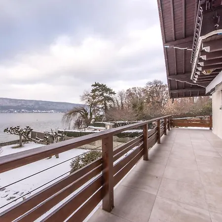 De Charme: Lakefront Retreat With Private Pontoon Veyrier-du-Lac