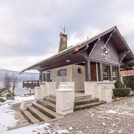 Holiday home De Charme: Lakefront Retreat With Private Pontoon Veyrier-du-Lac
